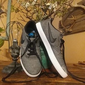 🎉SALE🎉Nike SB Check sz10.5